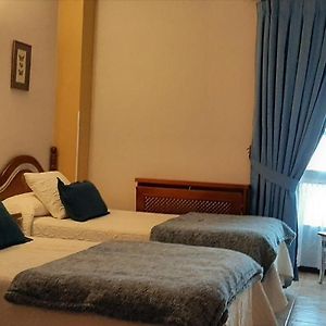 Habitación con 2 Camas Individuales